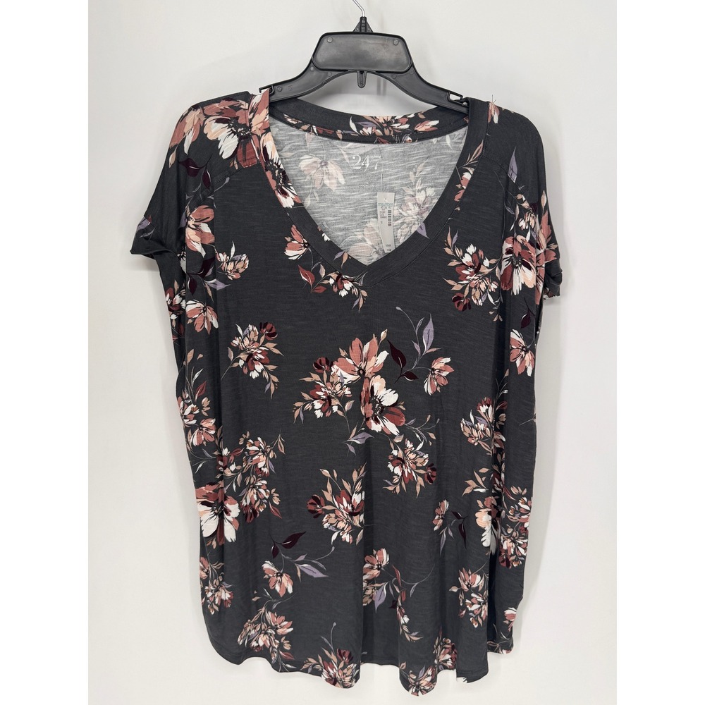 Maurices Top Women 1X Gray NWT 24/7 Floral V-Neck Short Sleeve Relaxed Fit
